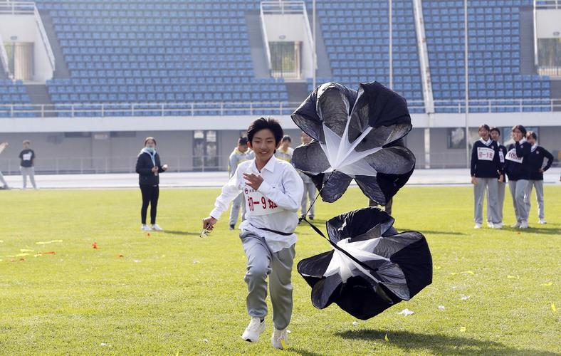 頑強逼平曼 頑強逼平曼